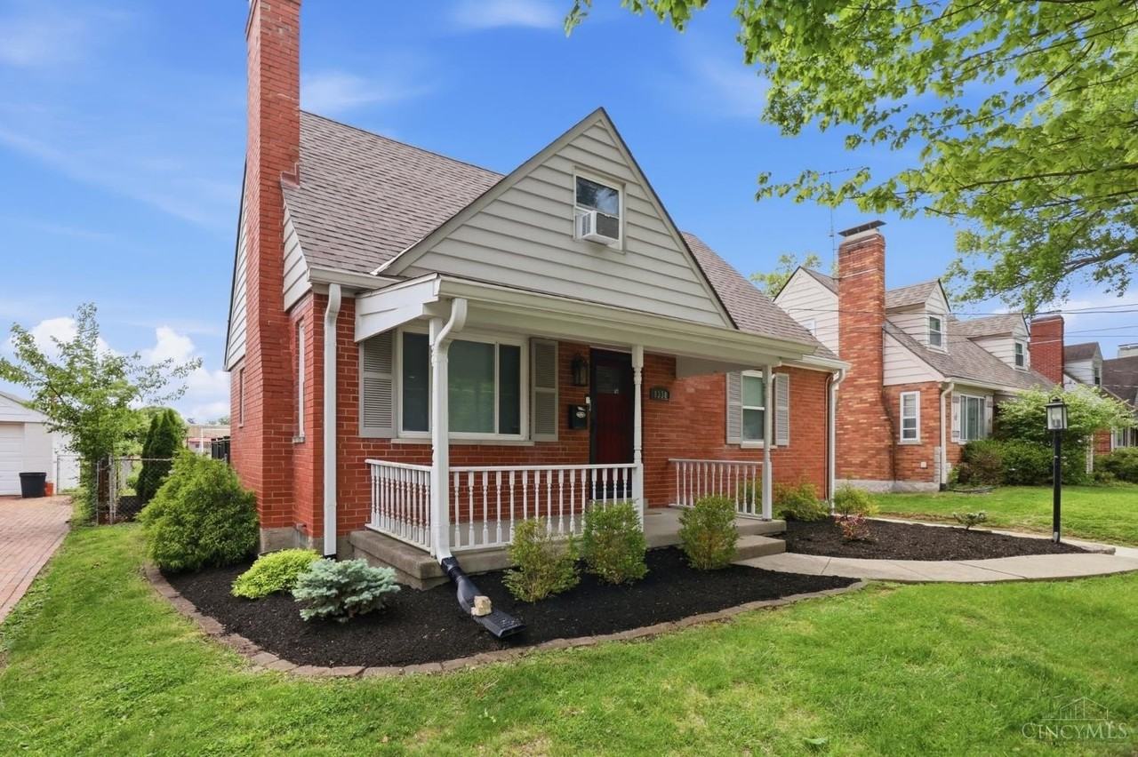 8330 Wexford Ave - Photo 4 of 50