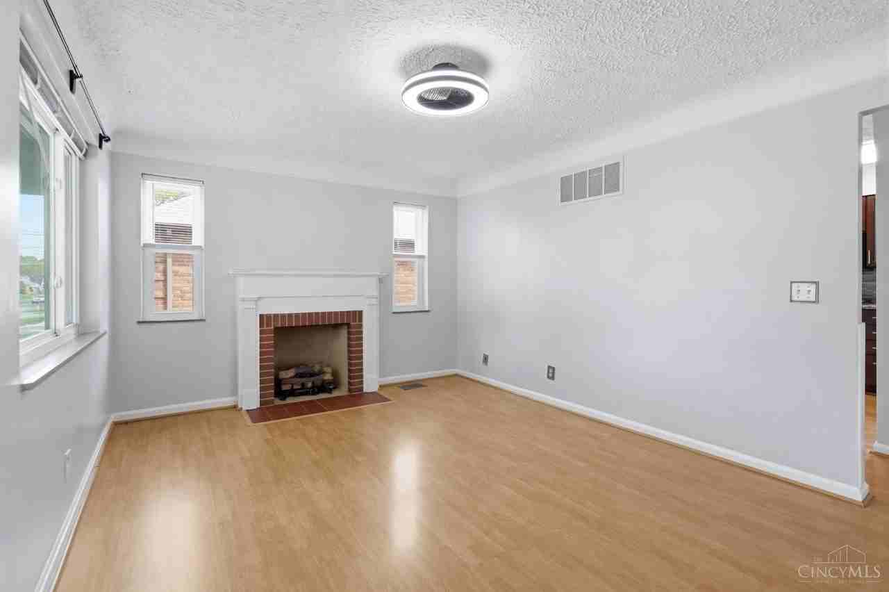8330 Wexford Ave - Photo 6 of 50