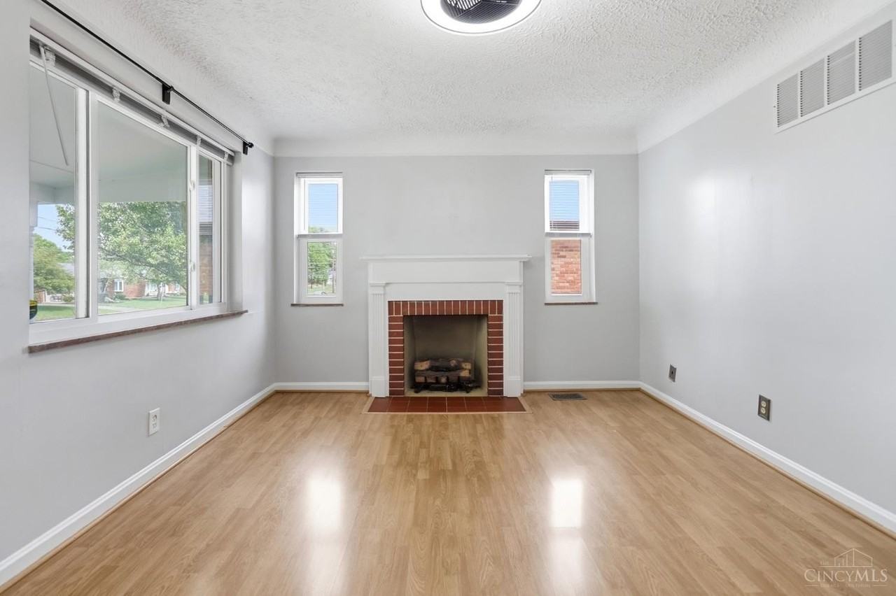 8330 Wexford Ave - Photo 7 of 50