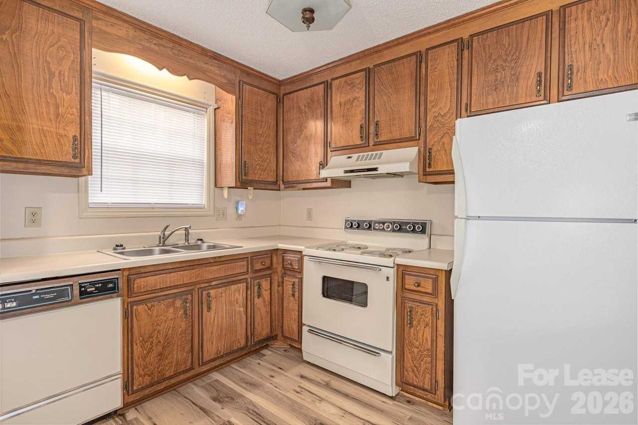 75 Laurelwood Dr #69 - Photo 2 of 12
