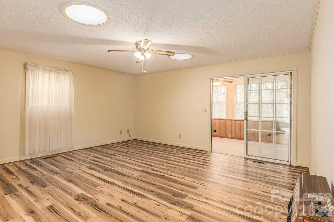 75 Laurelwood Dr #69 - Photo 4 of 12