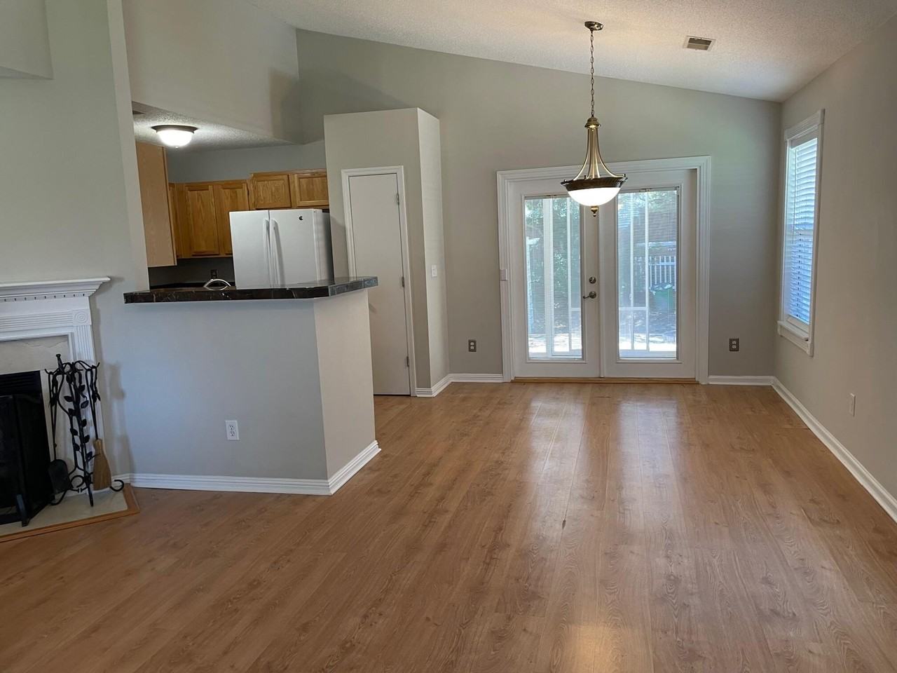 210 Lytham Ct - Photo 7 of 34