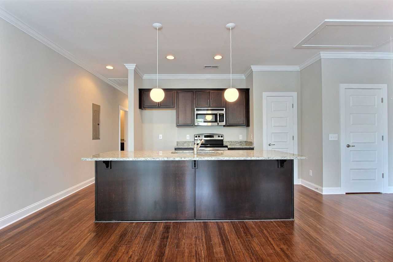 554 Nicoll St - Photo 4 of 14