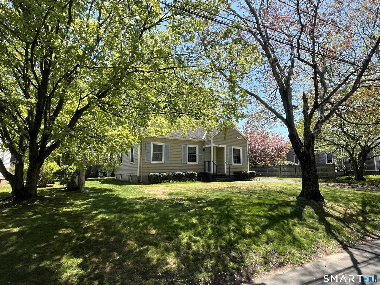 427 Westford Dr - Photo 2 of 14