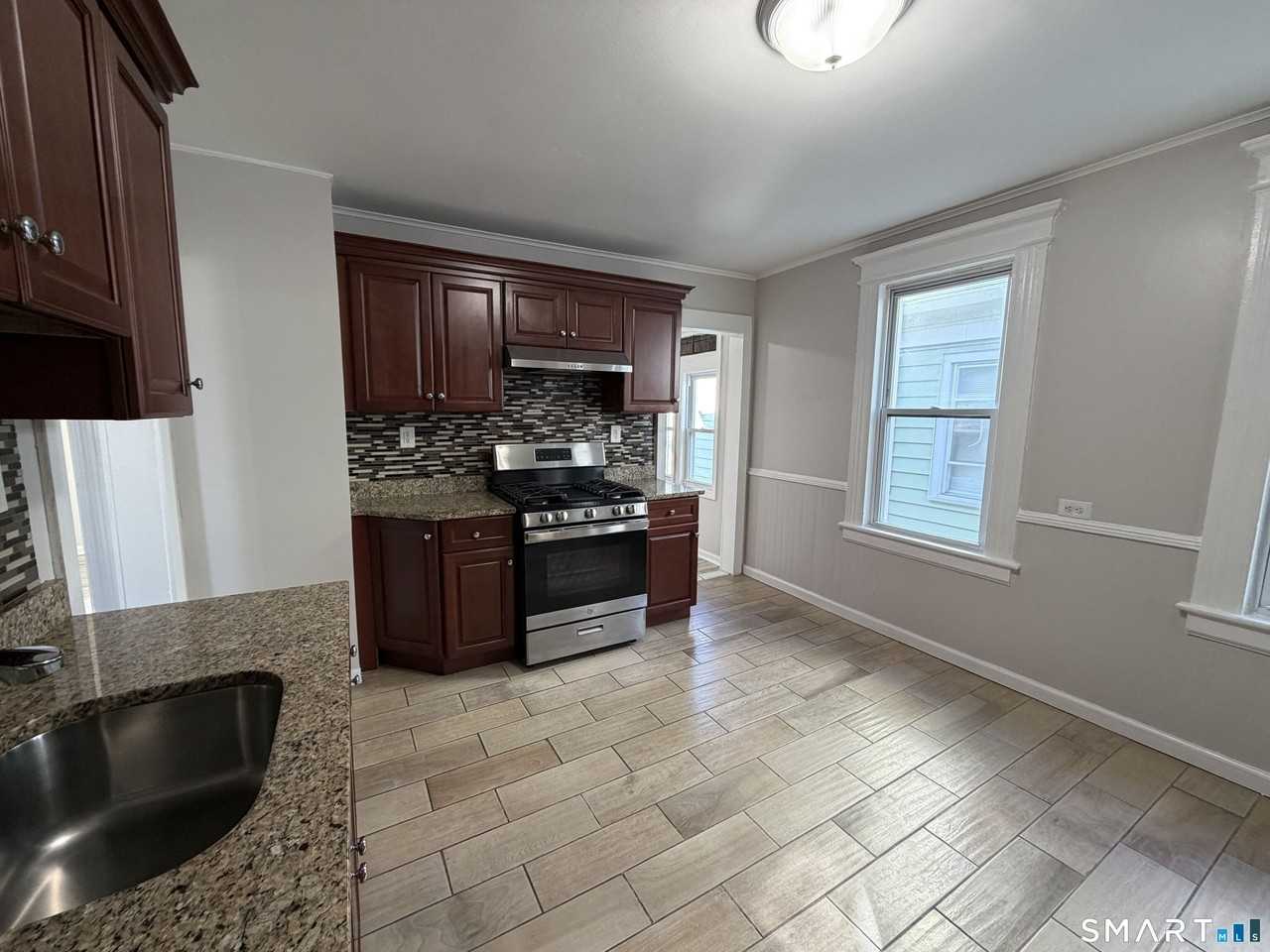 709 Capitol Ave #2ndFL - Photo 7 of 18