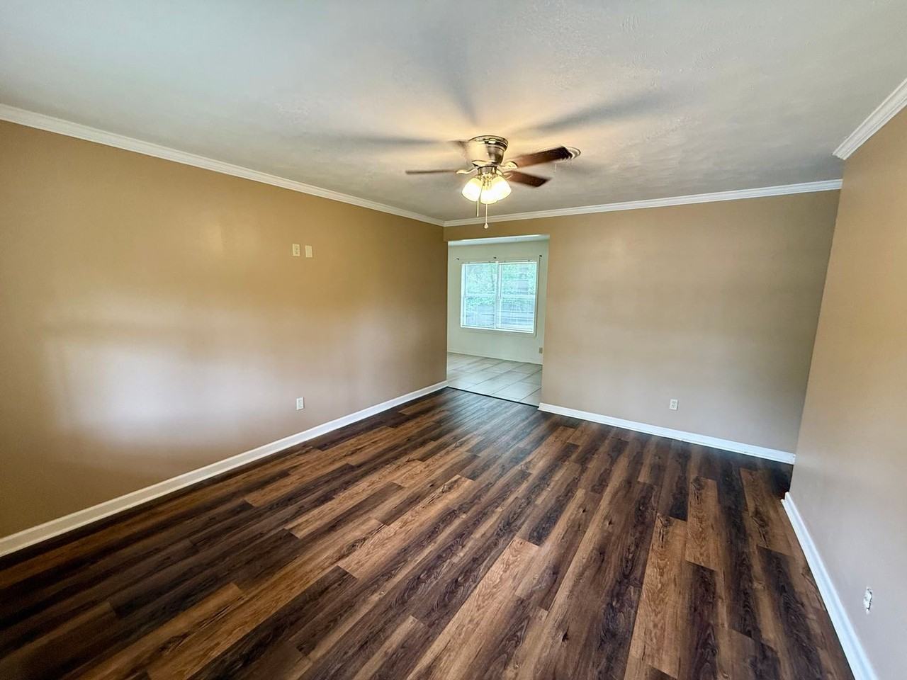 2310 Fairfield Dr - Photo 2 of 12