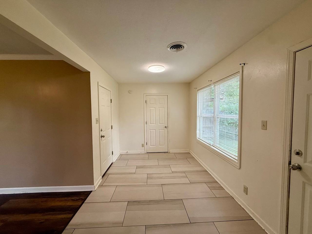 2310 Fairfield Dr - Photo 6 of 12