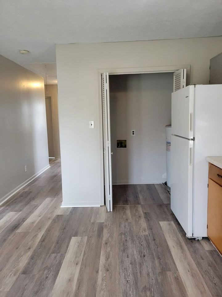 453 Second St - Photo 4 of 11