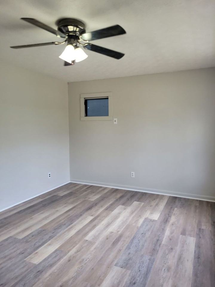 453 Second St - Photo 5 of 11