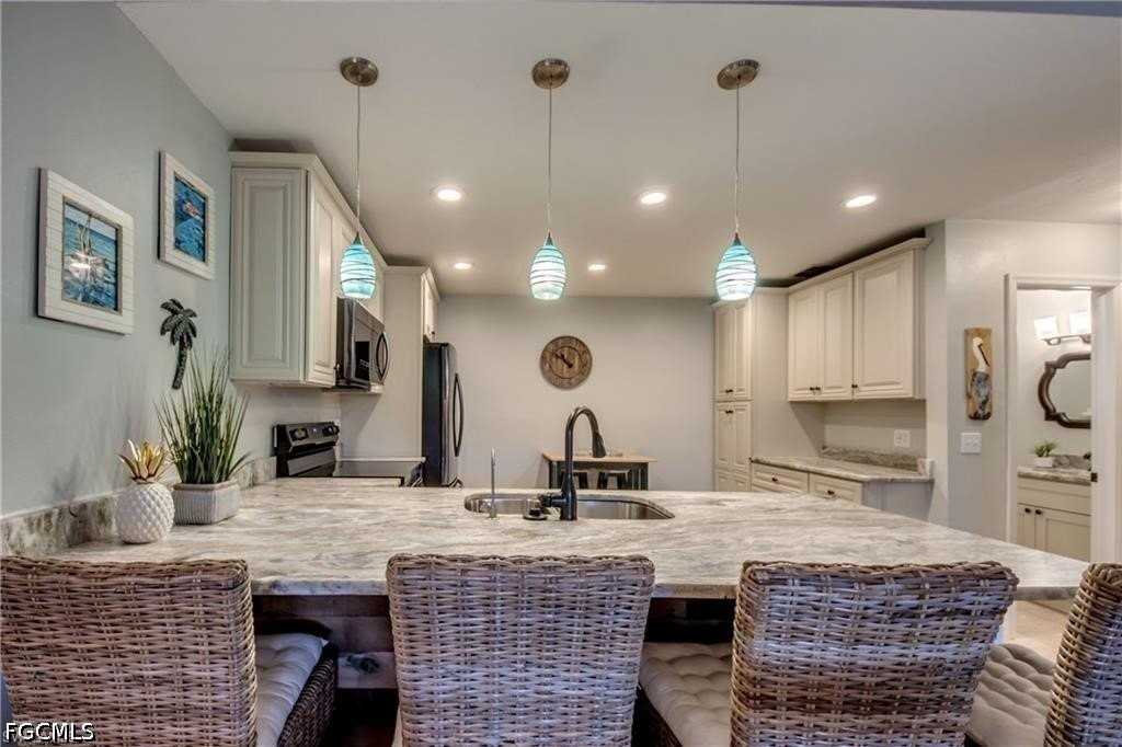 6337 Royal Woods Dr - Photo 3 of 33