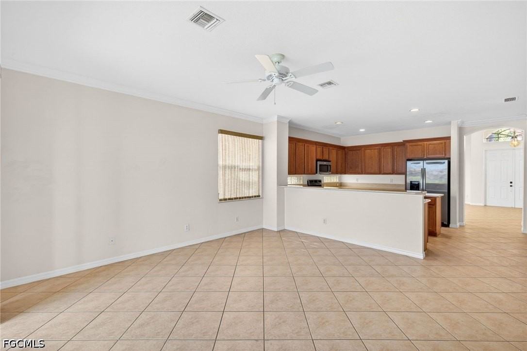 8369 Sumner Ave - Photo 5 of 40
