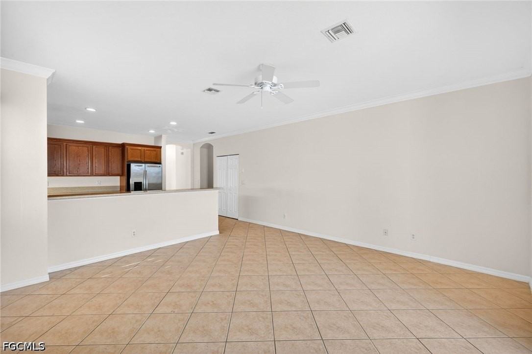 8369 Sumner Ave - Photo 6 of 40