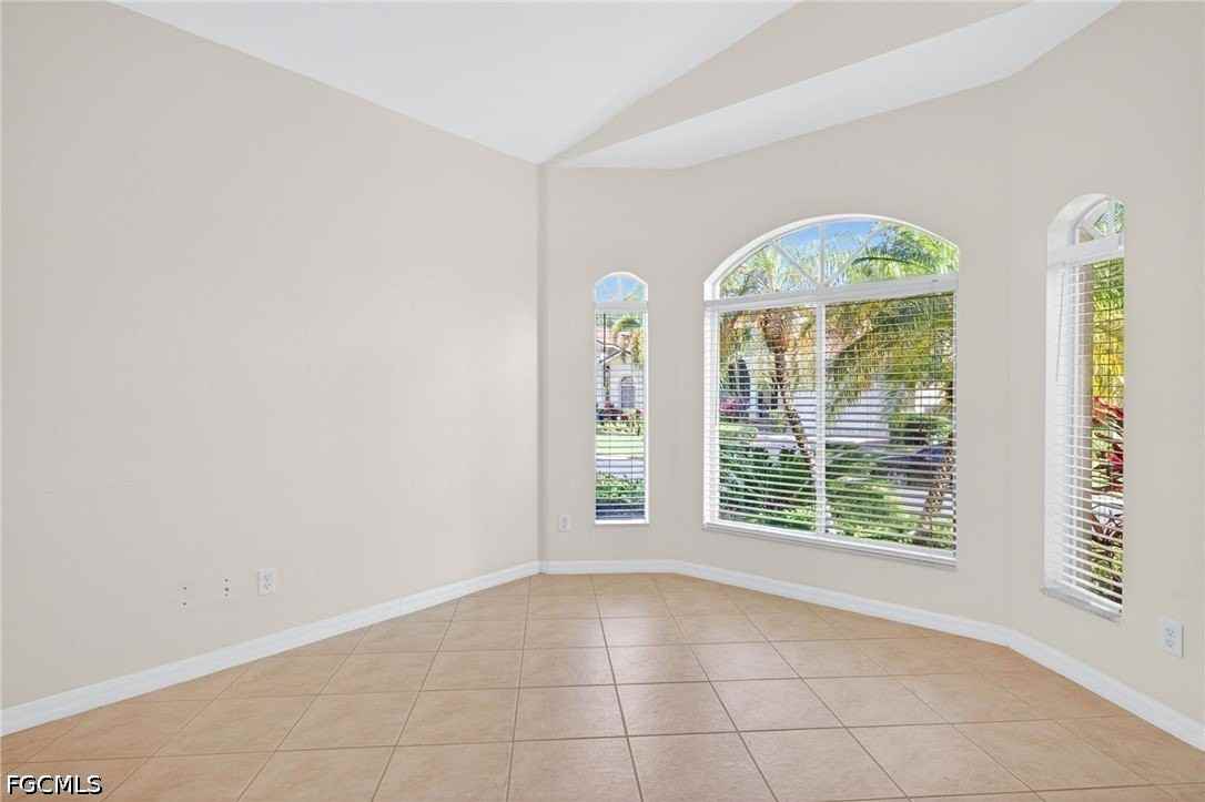 8369 Sumner Ave - Photo 3 of 40