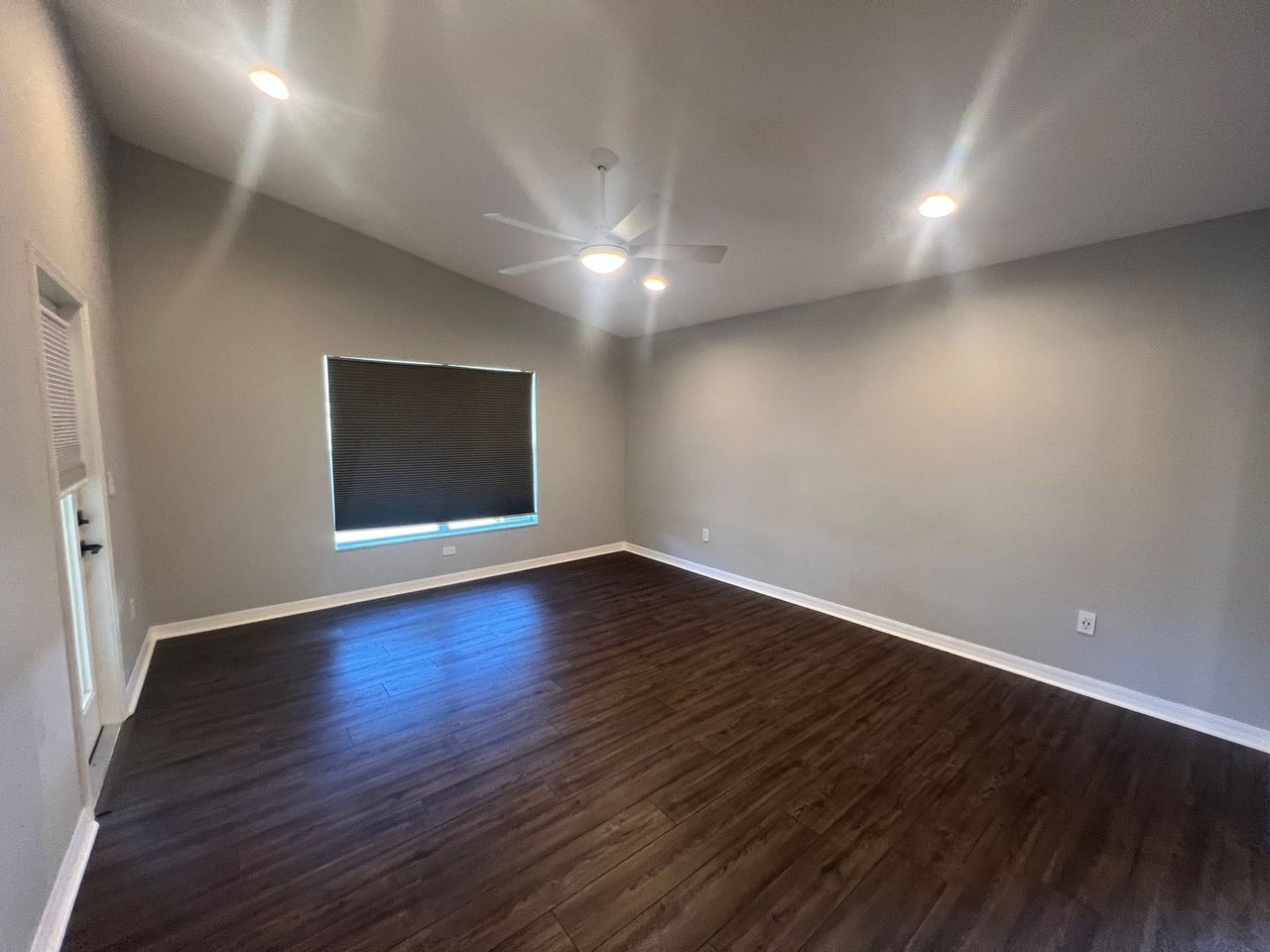 9253 Beaufort Ct - Photo 6 of 16