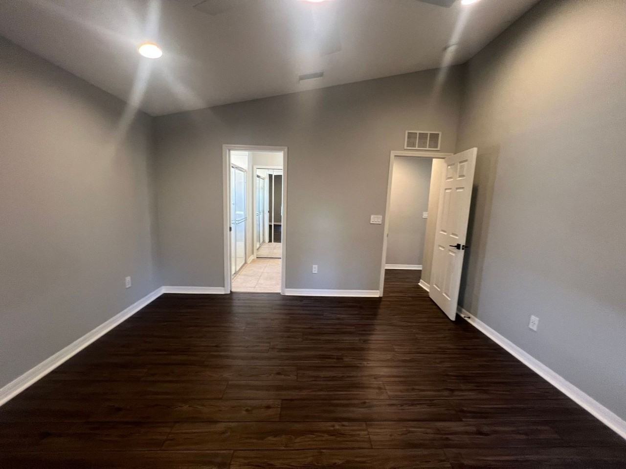 9253 Beaufort Ct - Photo 7 of 16