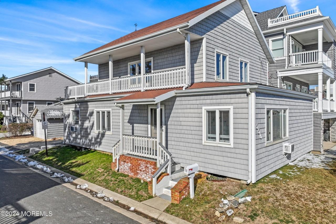 556 Ocean Ave - Photo 2 of 24