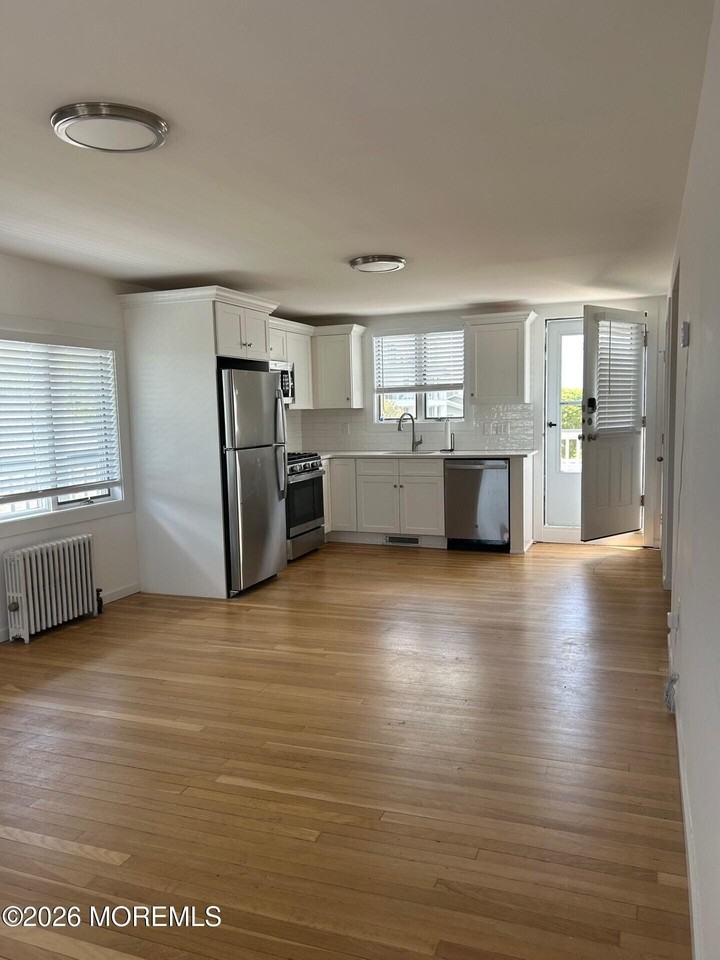 556 Ocean Ave - Photo 5 of 24