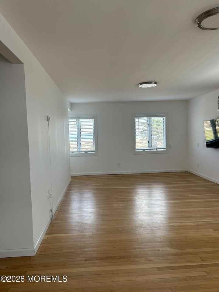 556 Ocean Ave - Photo 6 of 24
