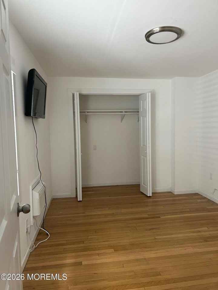 556 Ocean Ave - Photo 7 of 24