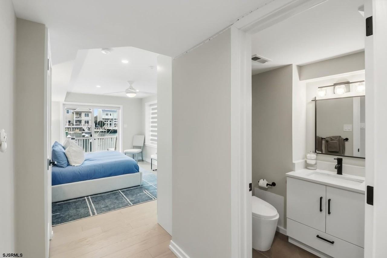 302 N Nassau Ave - Photo 6 of 50