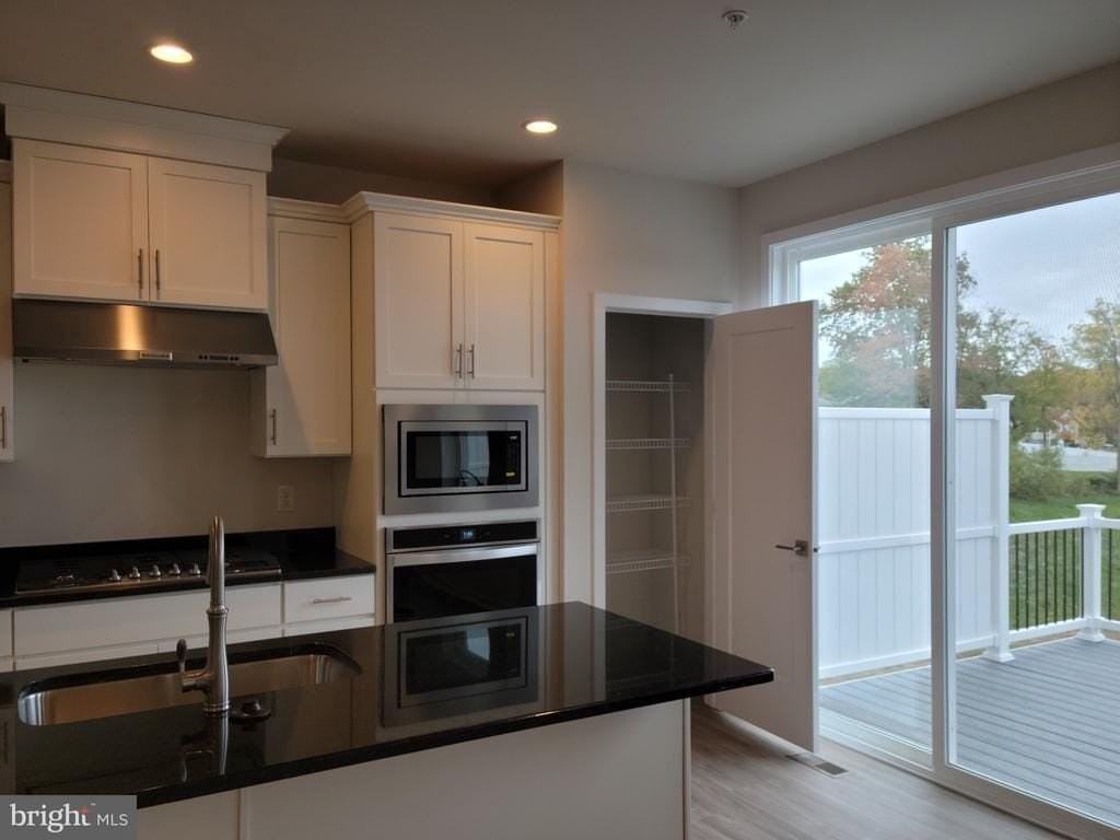 821 Bayberry Ct #821 - Photo 7 of 26
