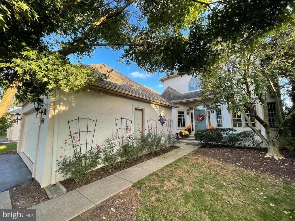 327 Overlook Ln - Photo 2 of 50