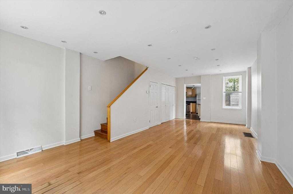 819 League St - Photo 3 of 15