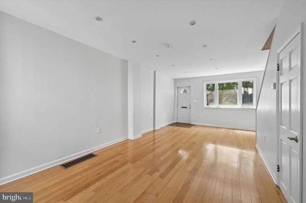 819 League St - Photo 5 of 15