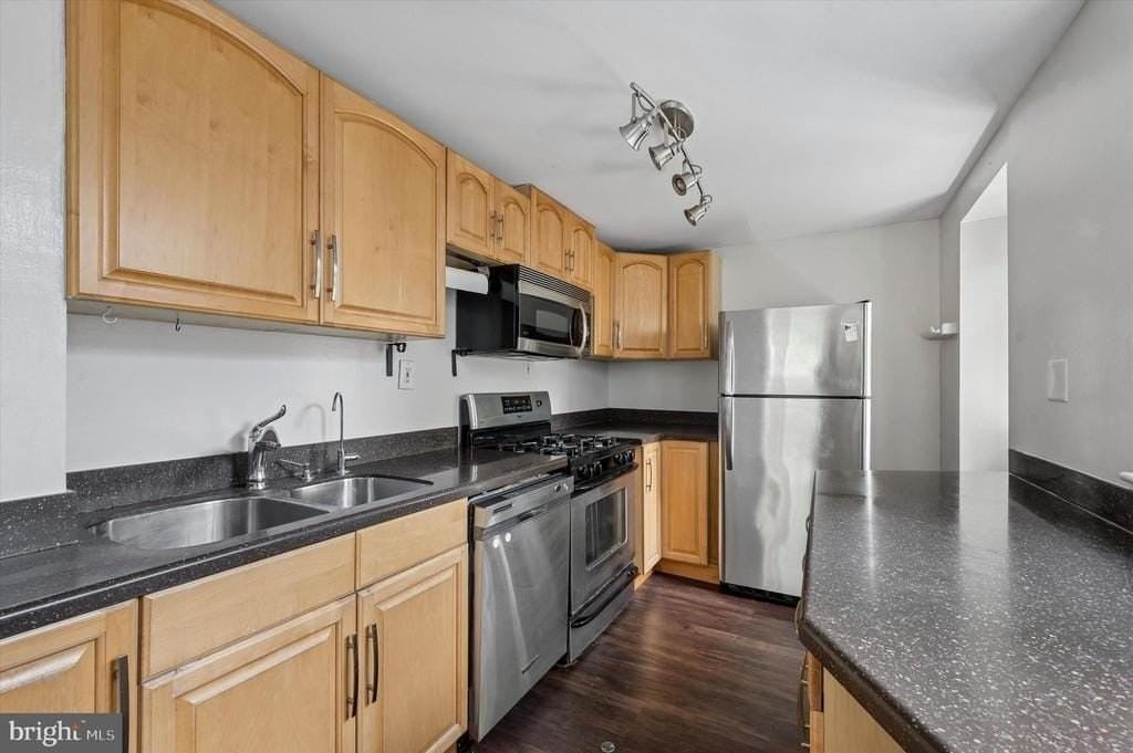 819 League St - Photo 6 of 15