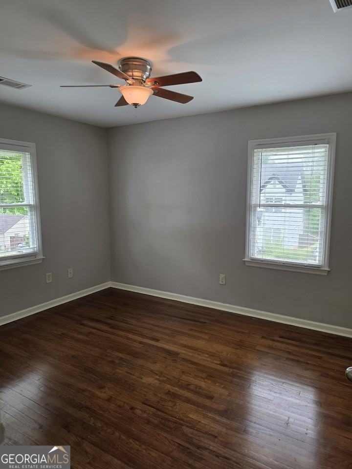 1622 Venice Dr Se - Photo 7 of 9