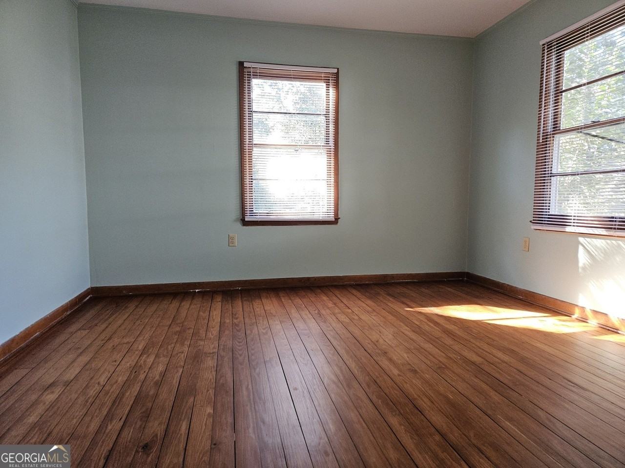 344 E Main St - Photo 5 of 8