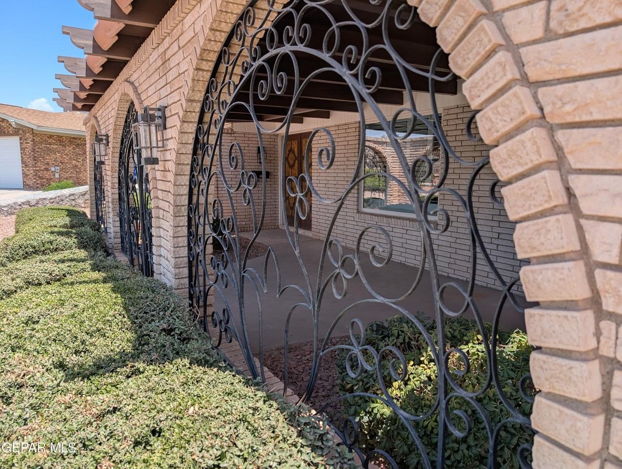 612 Somerset Dr - Photo 3 of 50