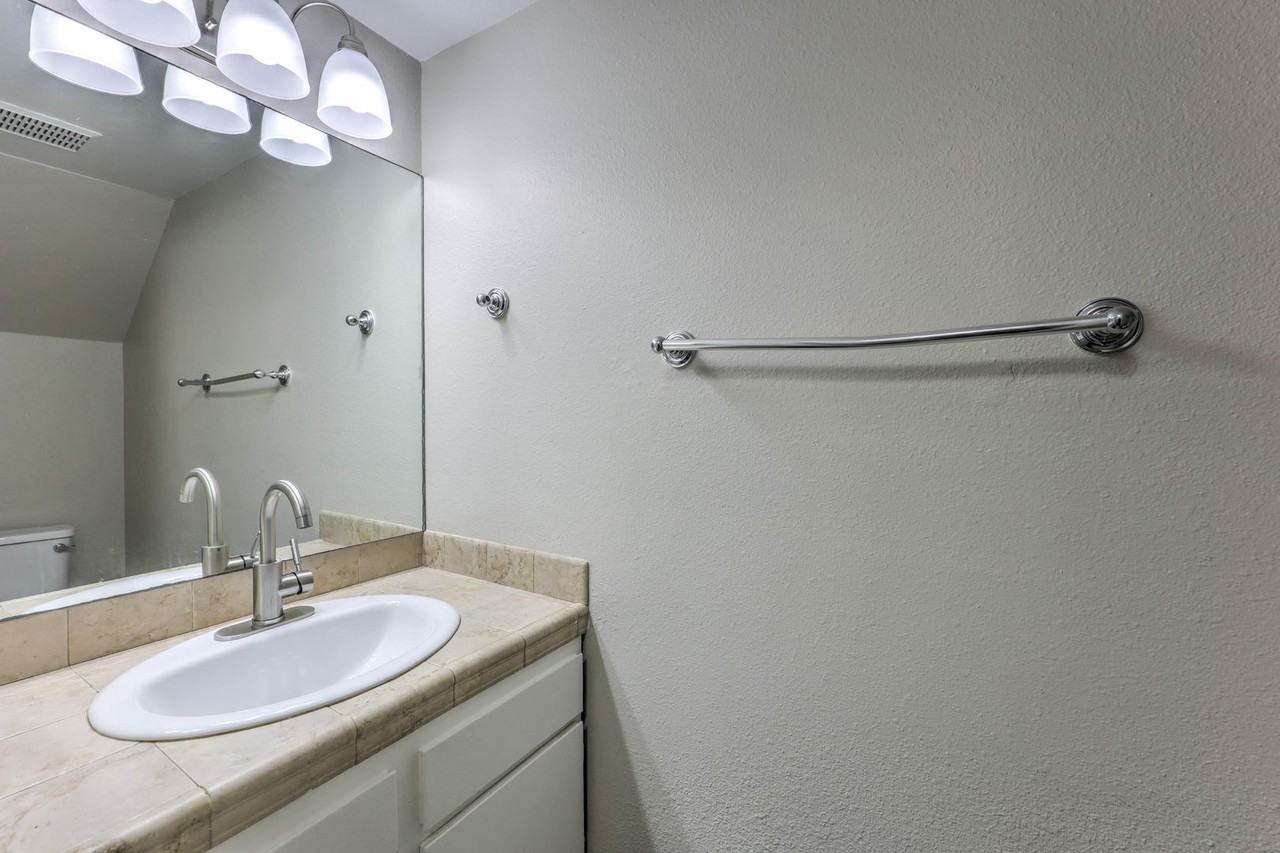 1481 Living Desert Dr #B - Photo 4 of 15