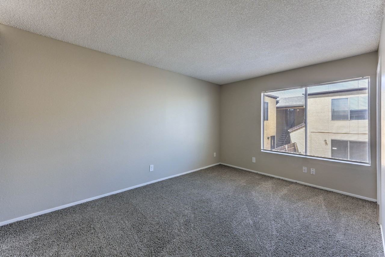 1481 Living Desert Dr #B - Photo 6 of 15