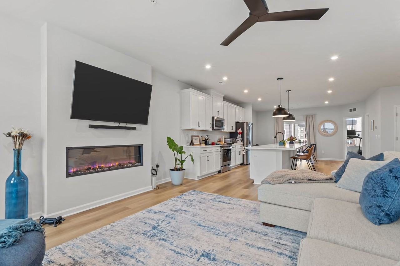 642 Brookwood Glen Ter #B - Photo 3 of 40