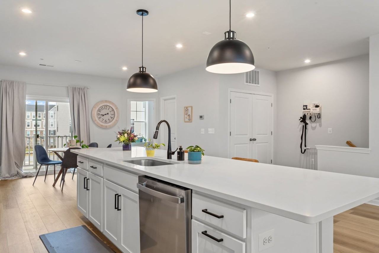 642 Brookwood Glen Ter #B - Photo 7 of 40