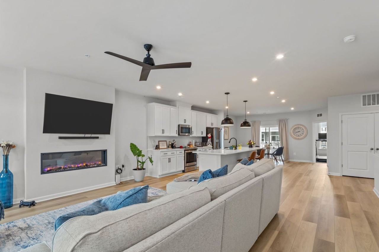 642 Brookwood Glen Ter #B - Photo 5 of 40