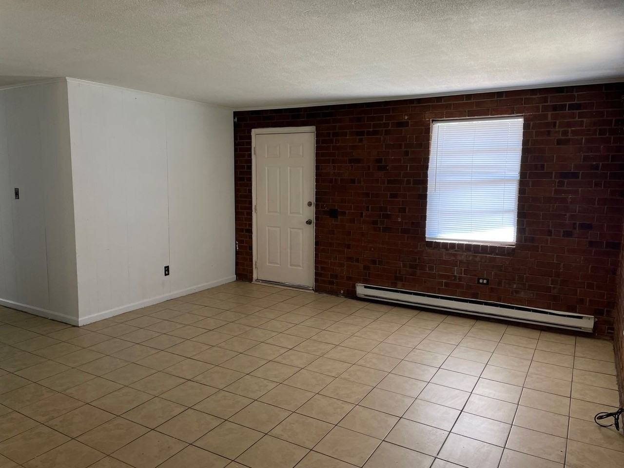 1009 Cassell St - Photo 3 of 17