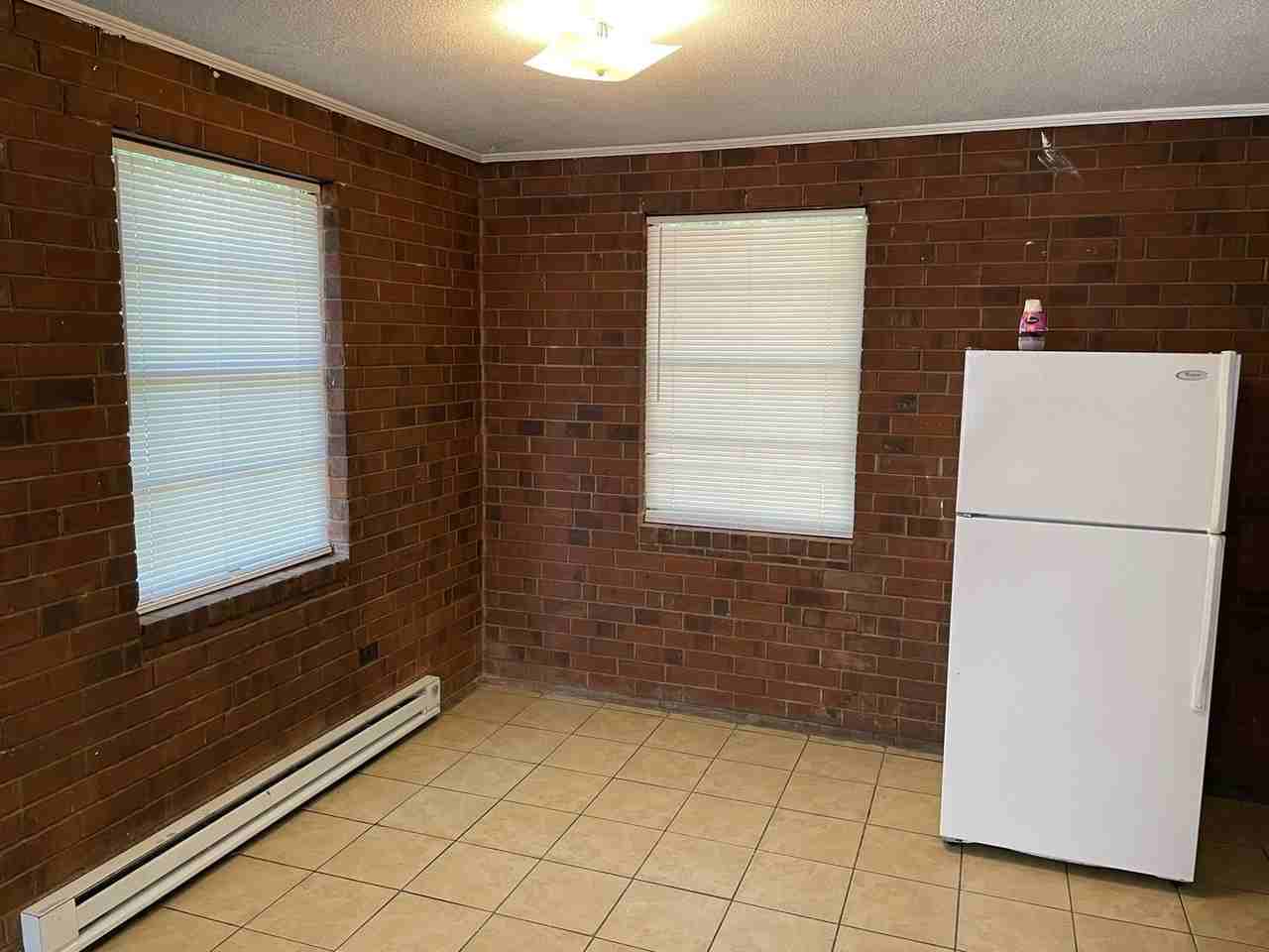 1009 Cassell St - Photo 4 of 17