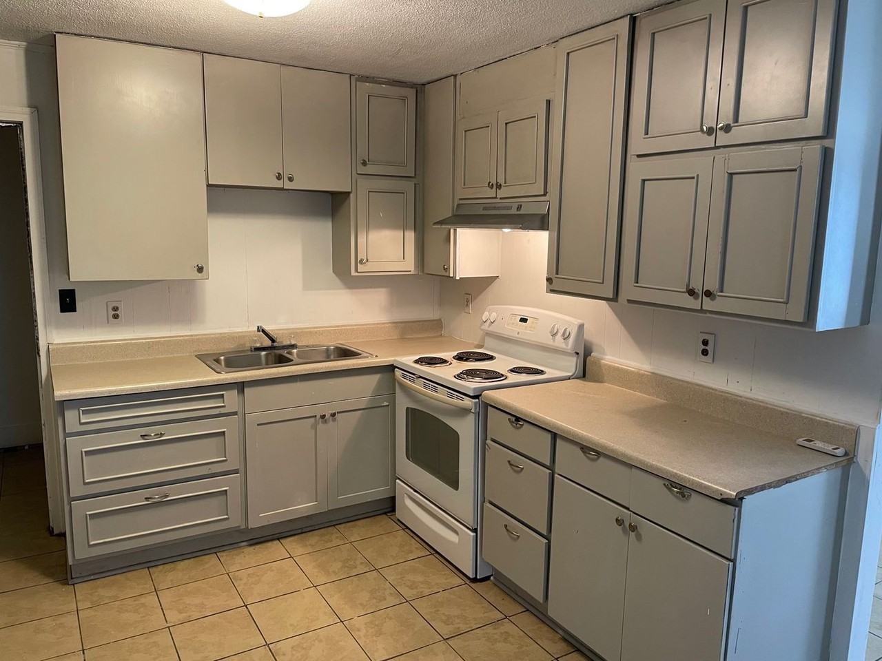 1009 Cassell St - Photo 5 of 17
