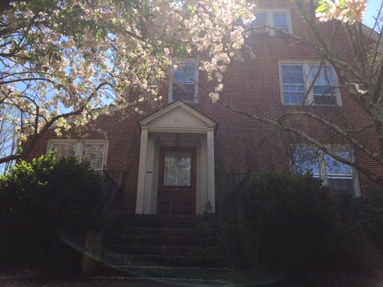 801 Oak Ln - Photo 2 of 25