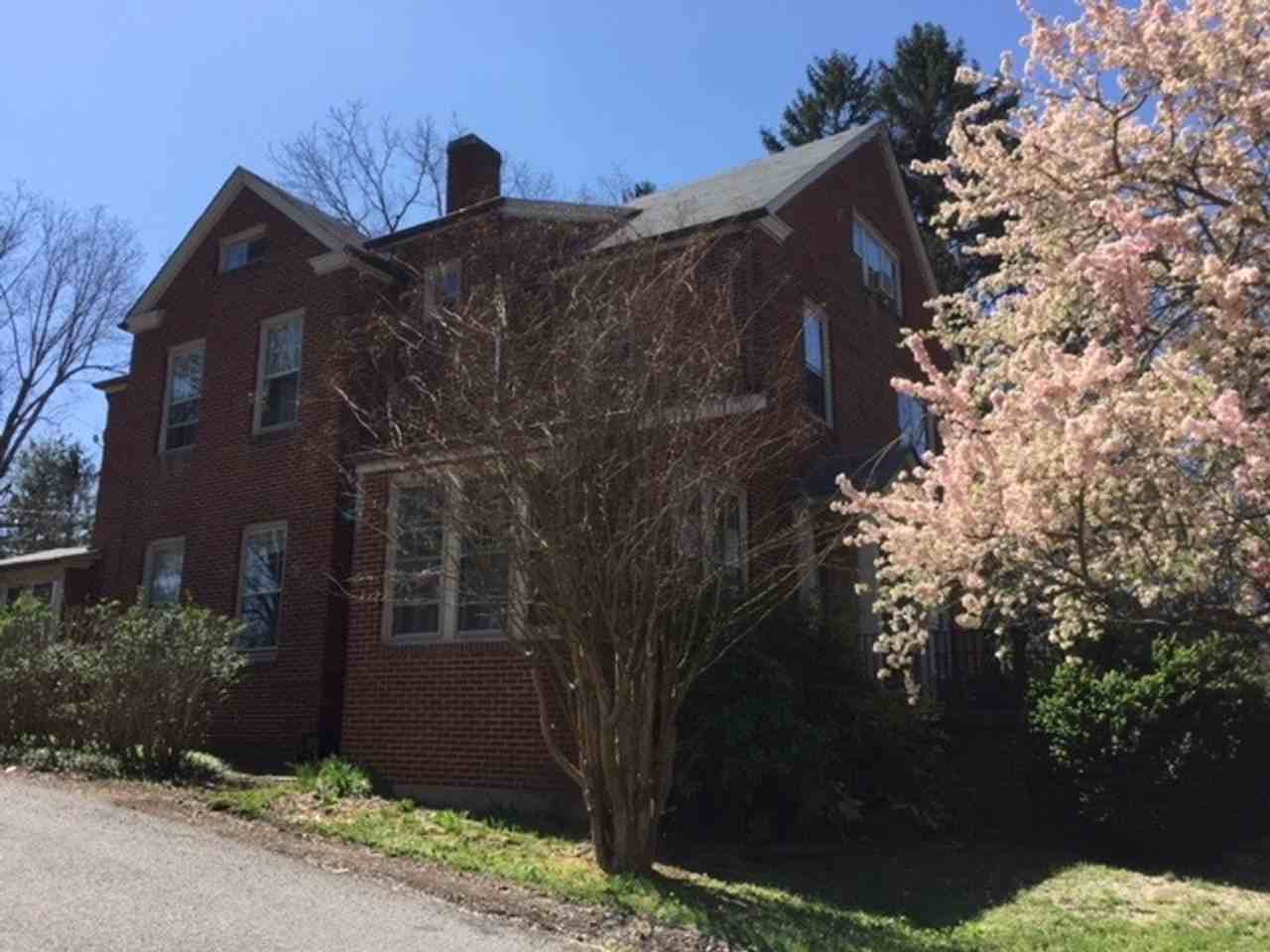 801 Oak Ln - Photo 3 of 25