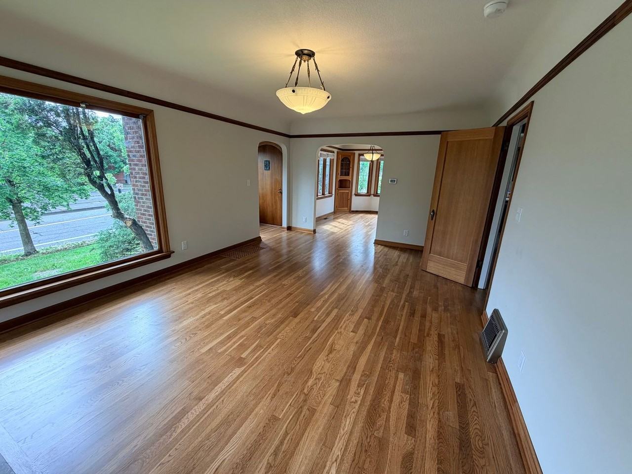 7607 N Interstate Ave - Photo 2 of 21