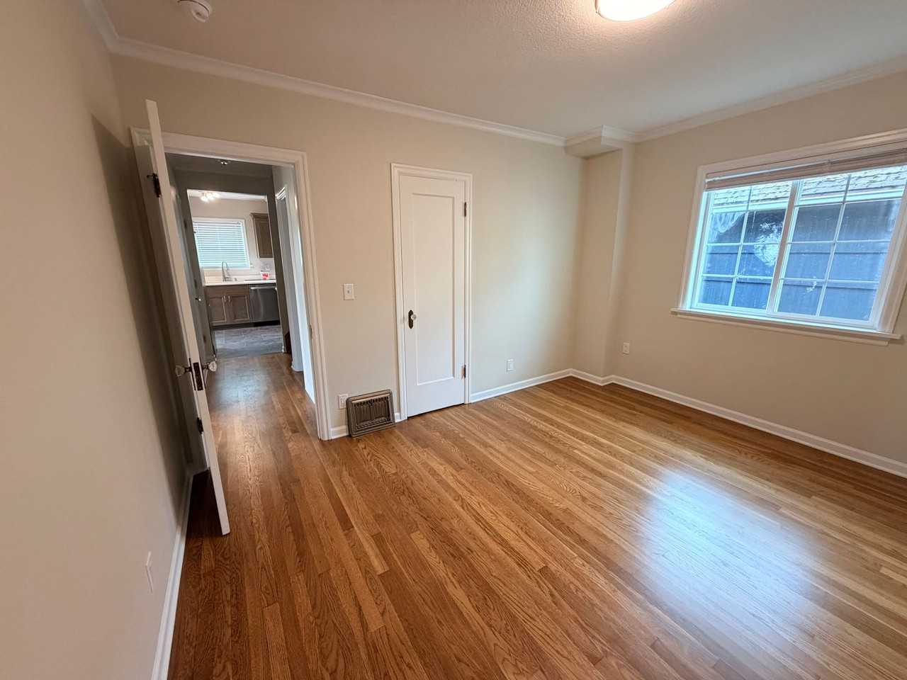 7607 N Interstate Ave - Photo 7 of 21