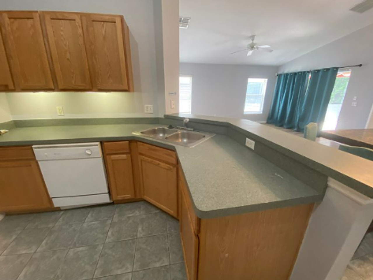 333 Scrub Jay Way - Photo 7 of 31