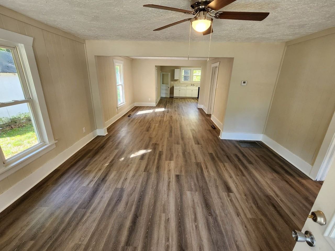 2155 N Kellett Ave - Photo 5 of 25