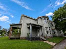 featured image of 515 S Center St