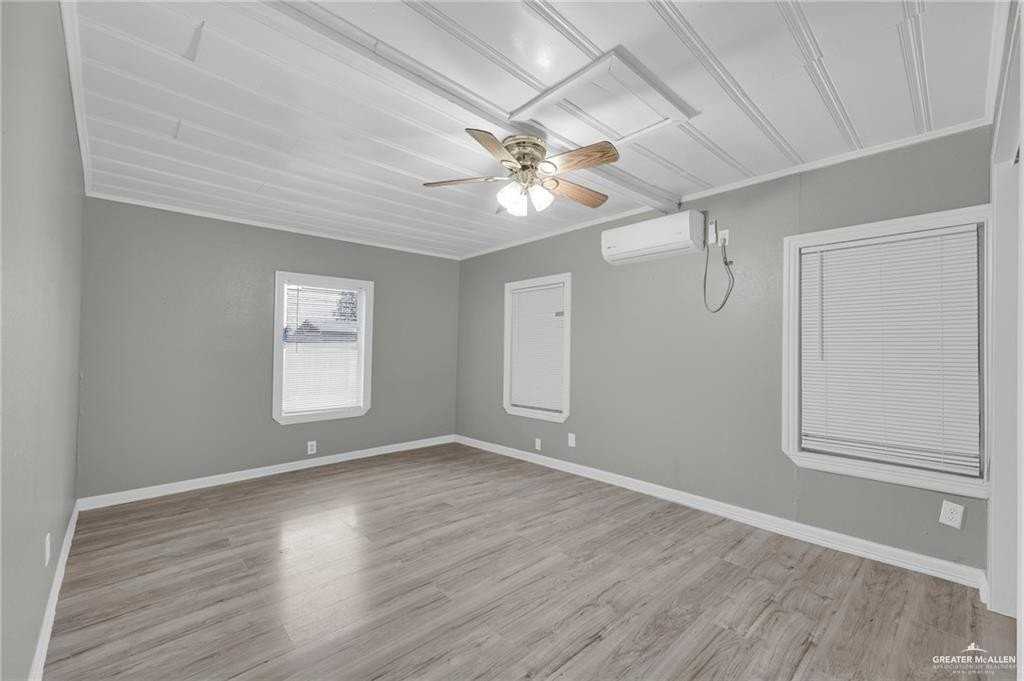721 W 4th St - Photo 6 of 13