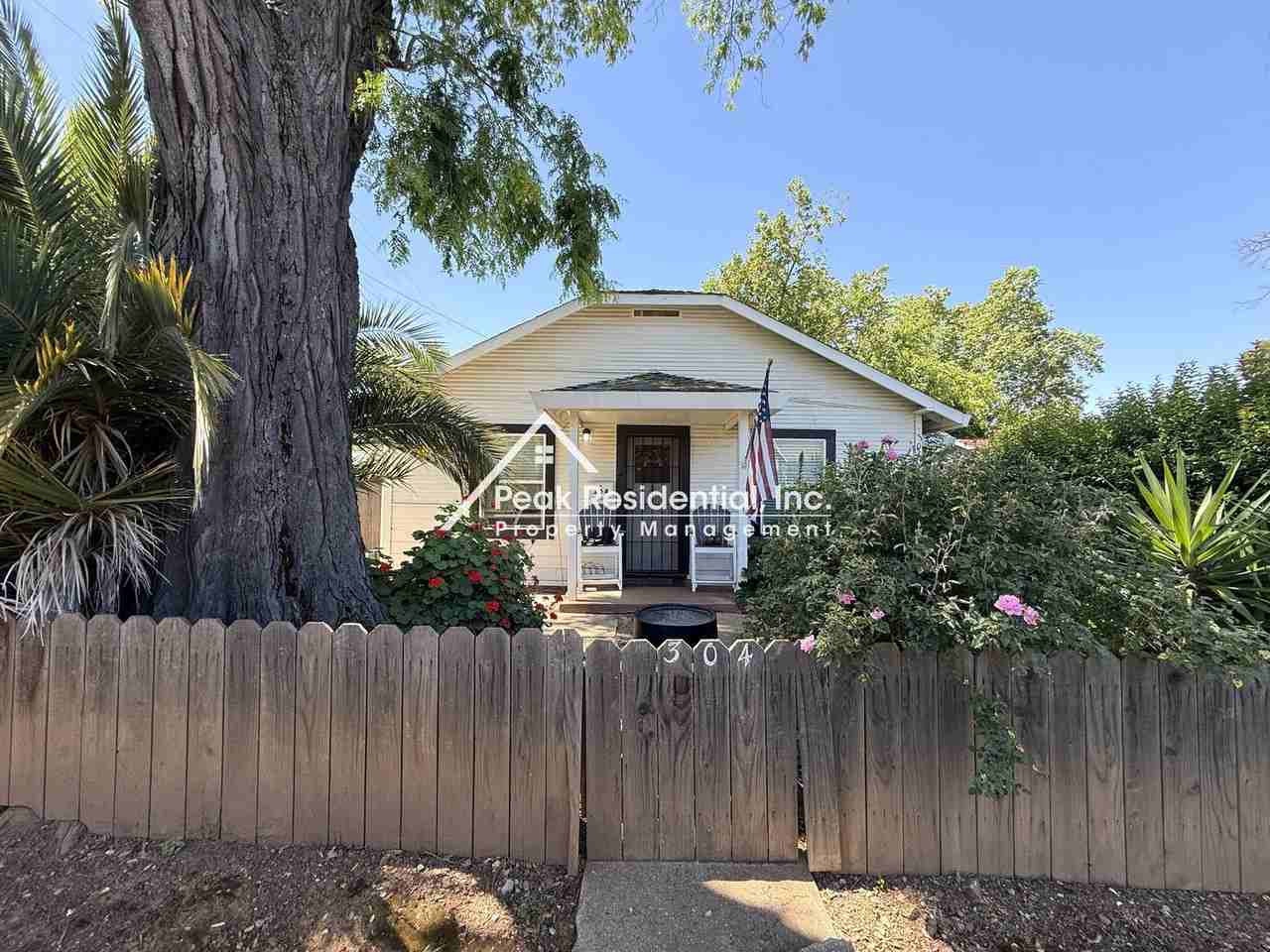 304 Coloma St - Photo 2 of 3