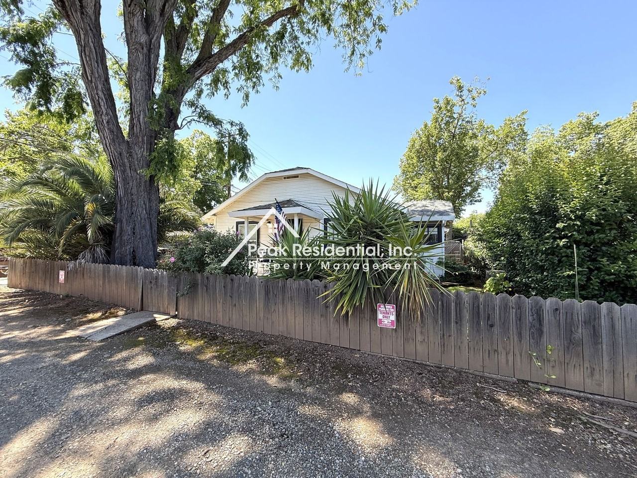 304 Coloma St - Photo 3 of 3
